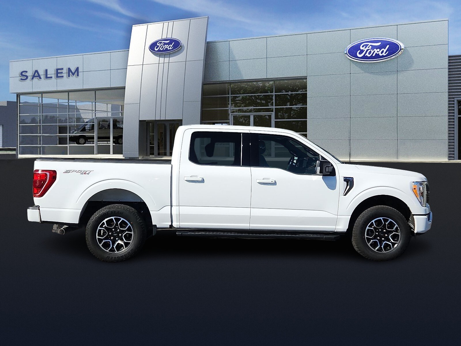 2023 Ford F-150 XLT photo 2