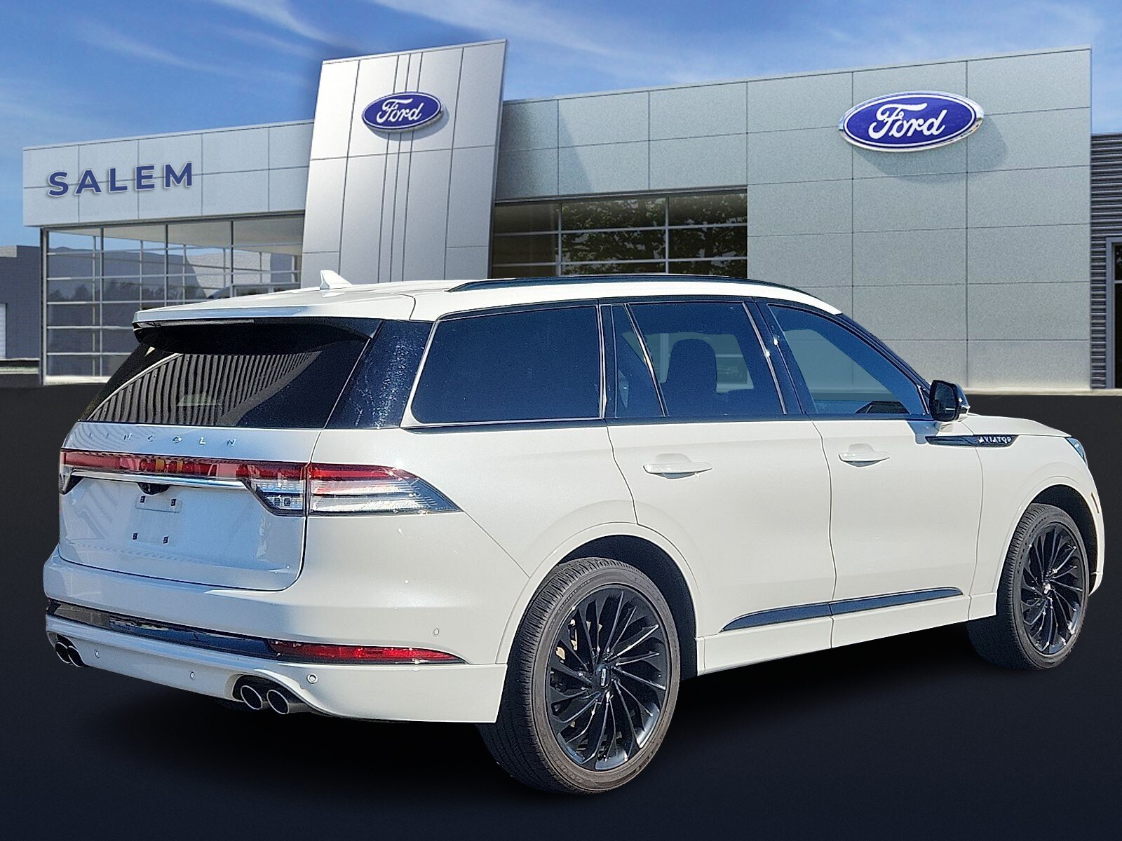 2023 Lincoln Aviator Reserve photo 2