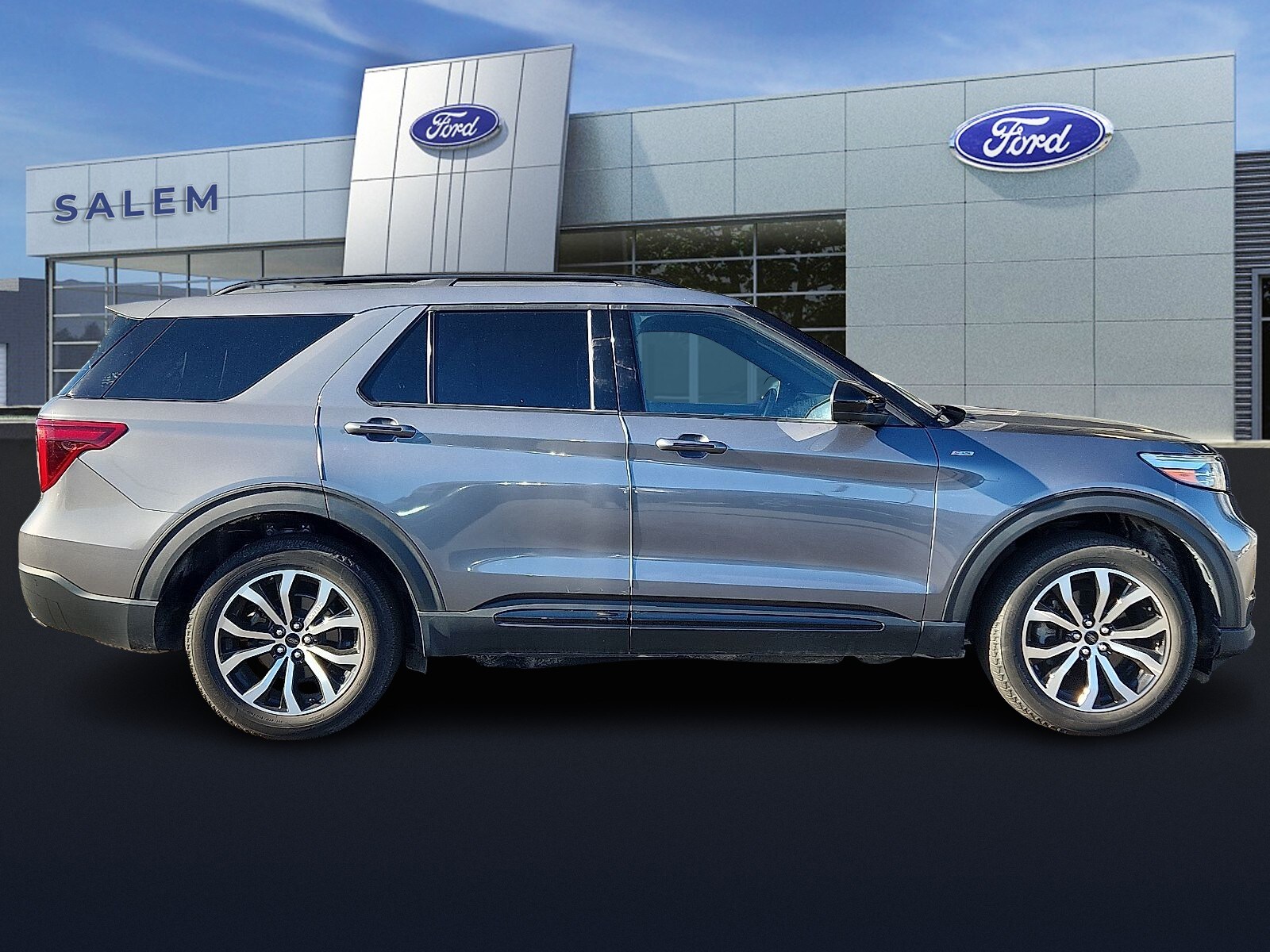 2022 Ford Explorer ST-Line photo 2