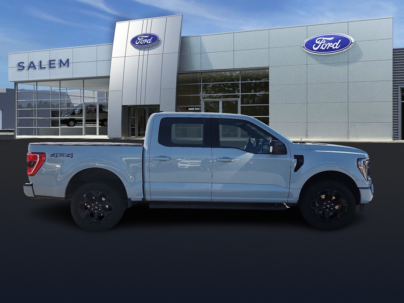 2023 Ford F-150 XLT photo 2