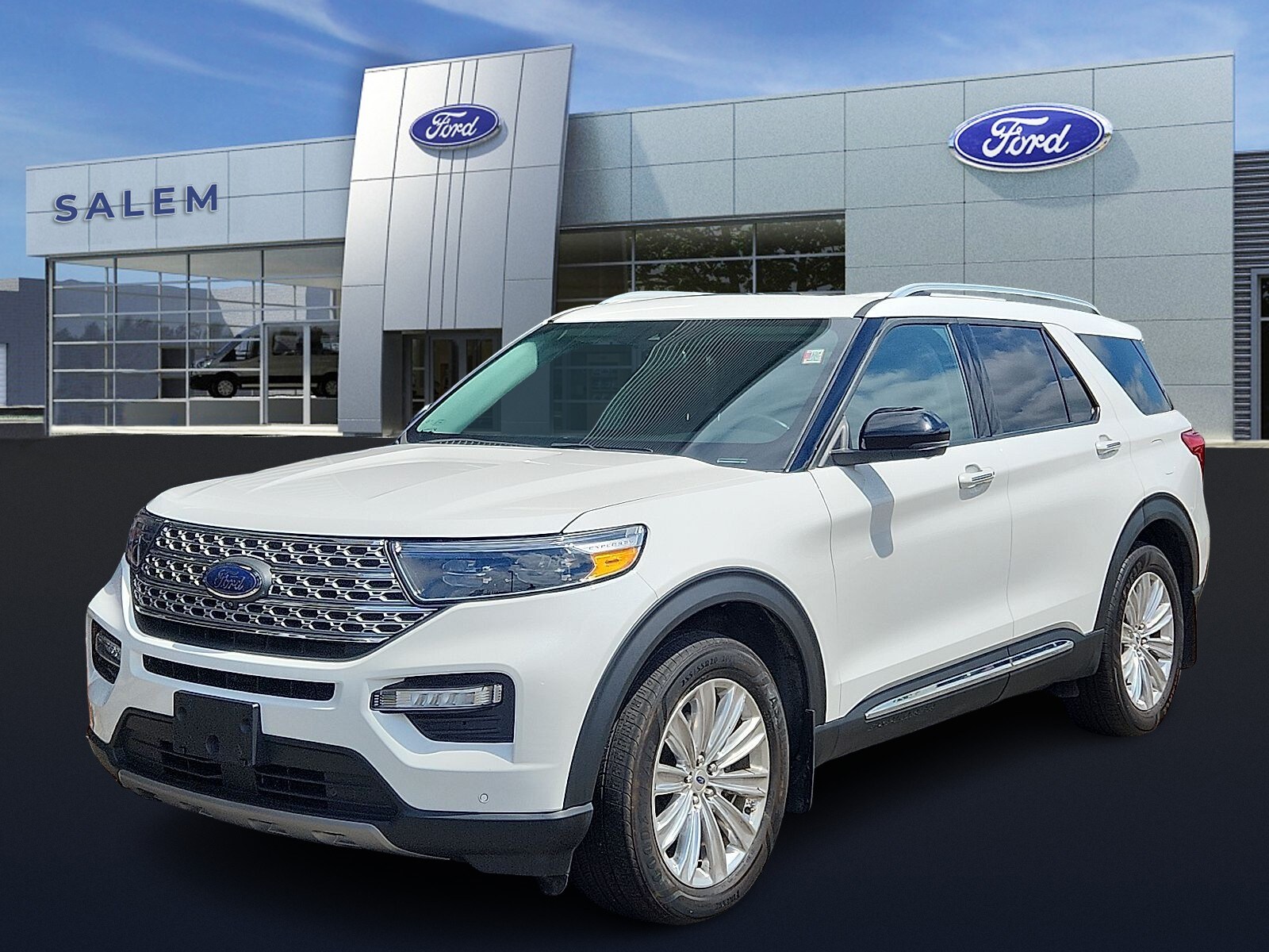 2022 Ford Explorer Limited Sport photo 2