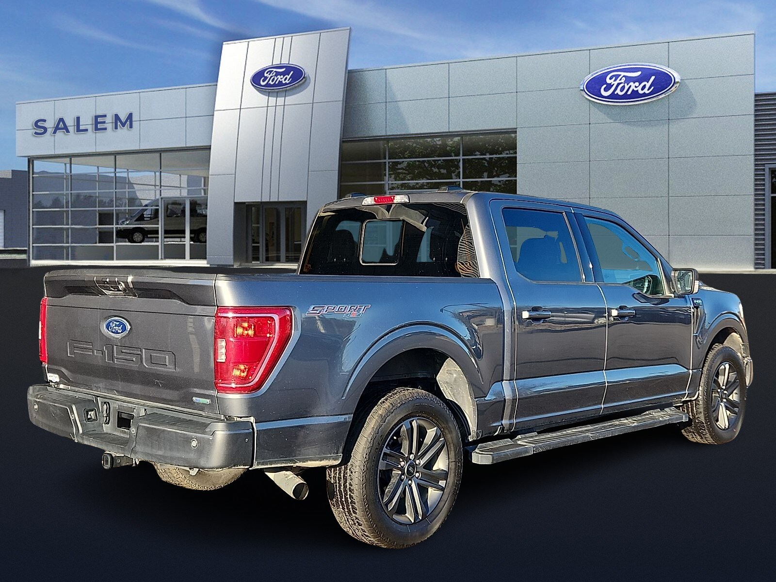 2023 Ford F-150 XLT photo 2