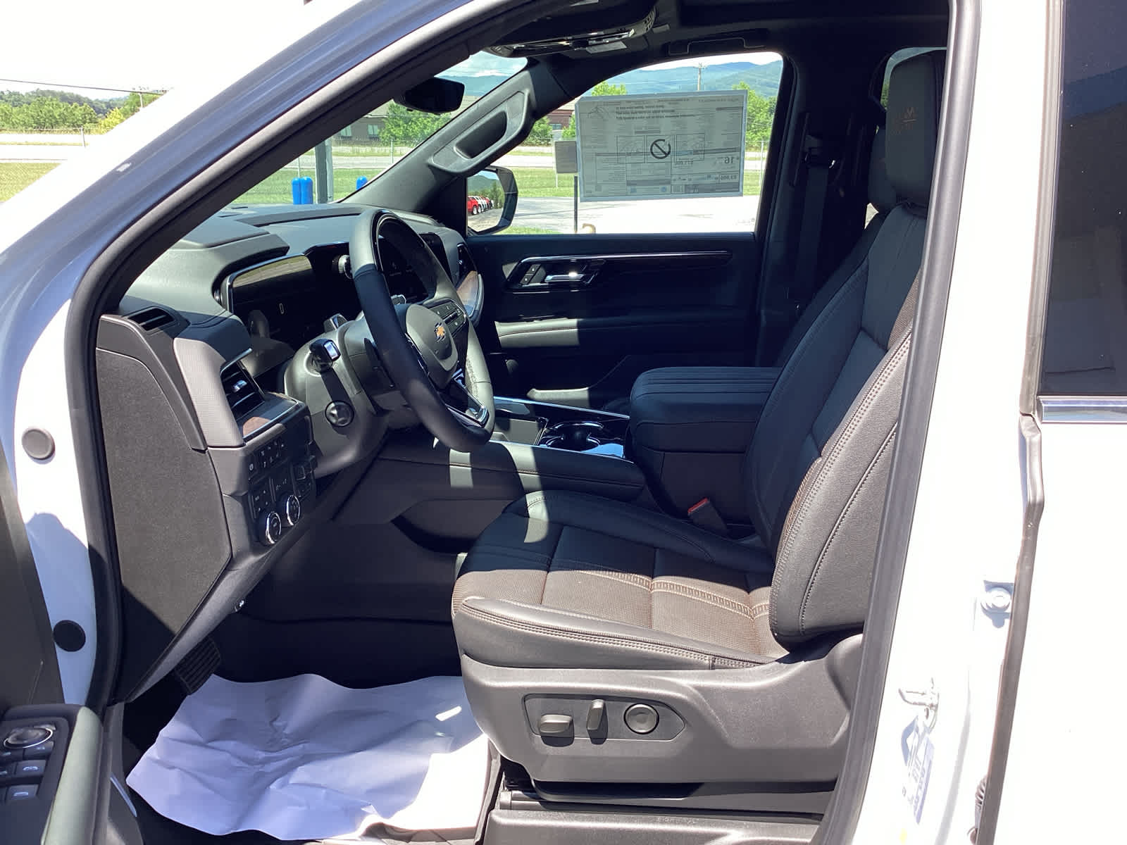 2026 Chevrolet Suburban High Country - Photo 6