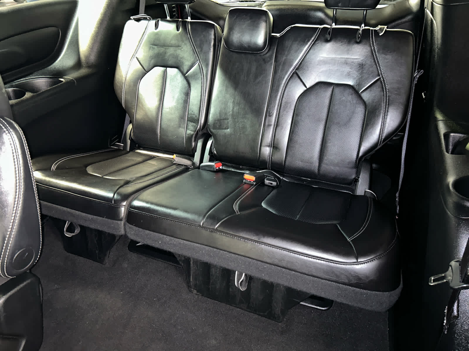 2025 Chrysler Pacifica Select - Photo 11
