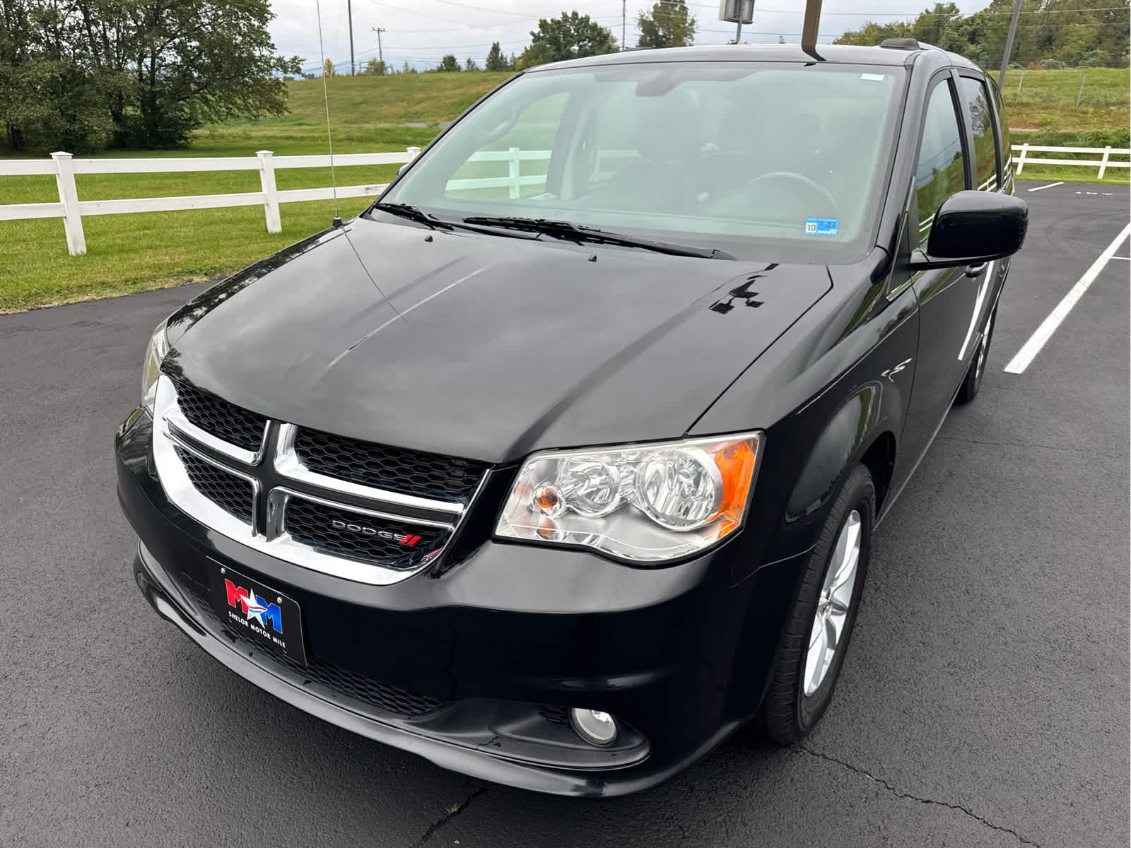 Used 2019 Dodge Grand Caravan SXT with VIN 2C4RDGCG8KR695575 for sale in Salem, VA