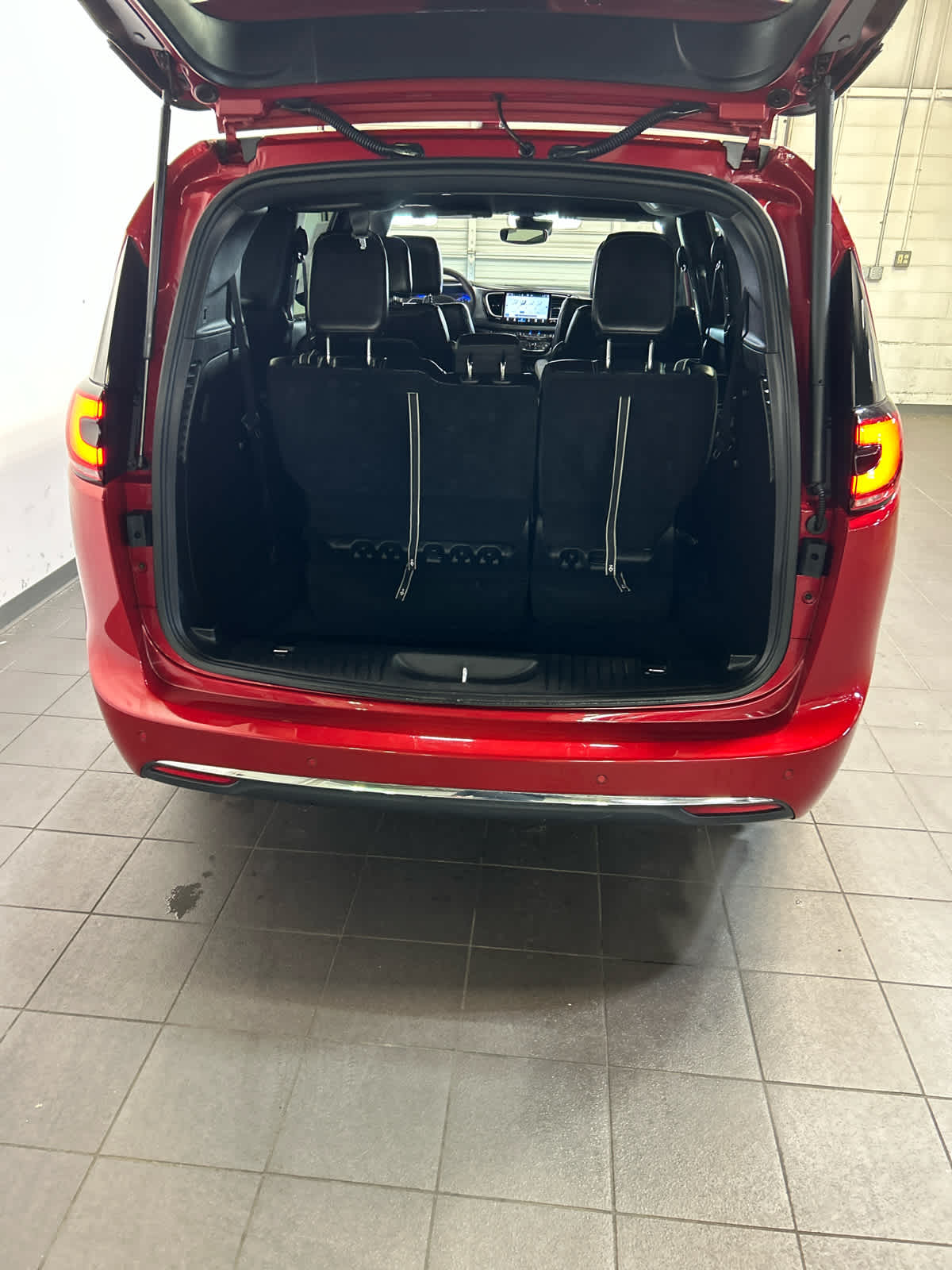 2025 Chrysler Pacifica Select - Photo 12