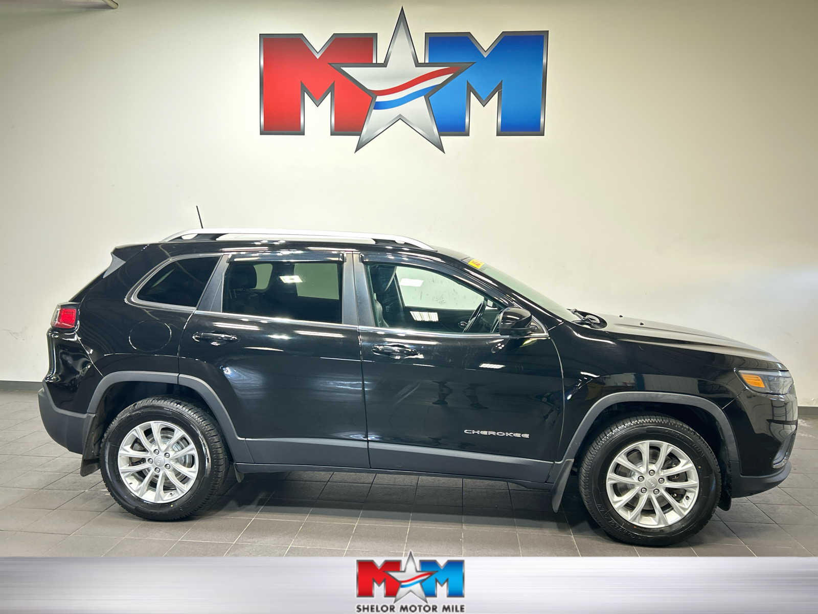 Used 2019 Jeep Cherokee Latitude with VIN 1C4PJMCB7KD468772 for sale in Salem, VA