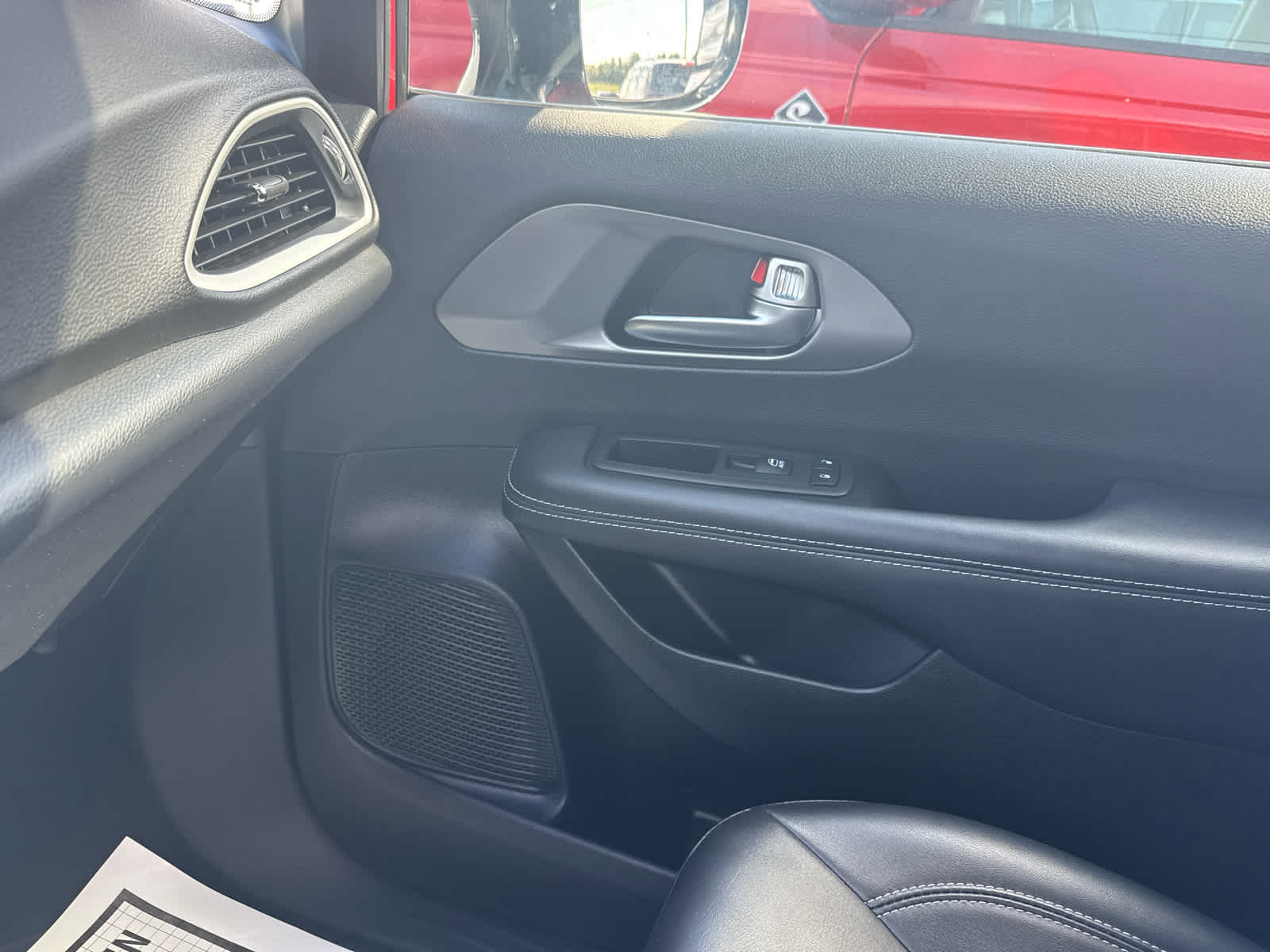 2025 Chrysler Pacifica Select - Photo 23