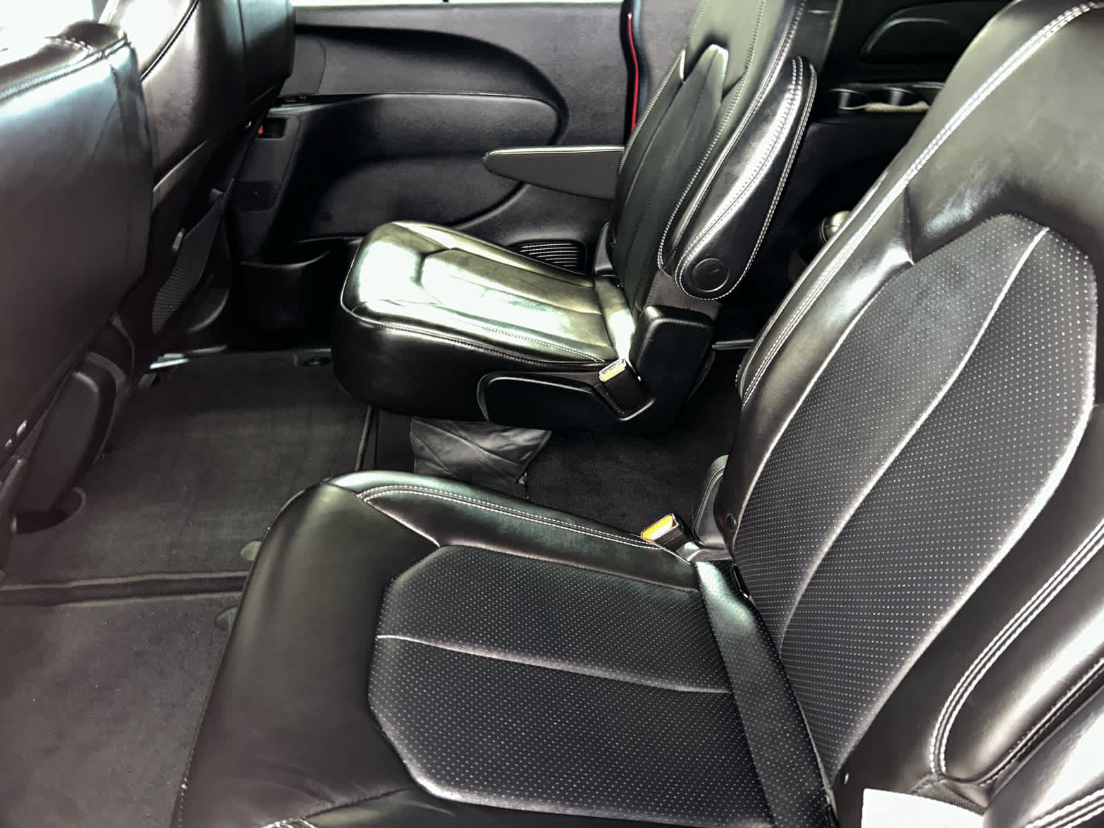 2025 Chrysler Pacifica Select - Photo 10