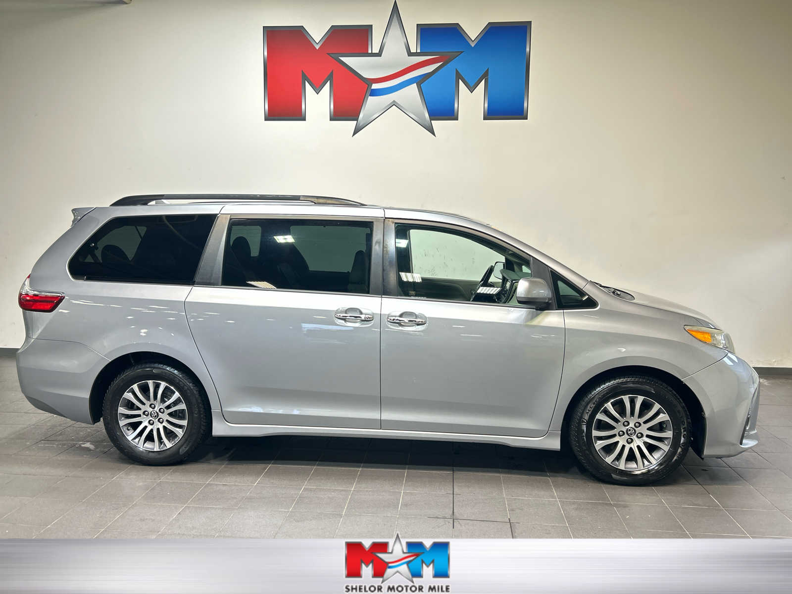 2018 Toyota Sienna XLE
