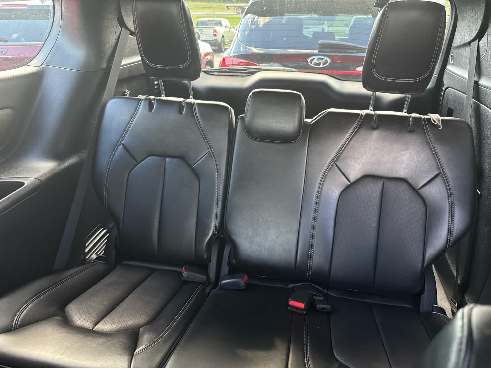 2025 Chrysler Pacifica Select - Photo 31
