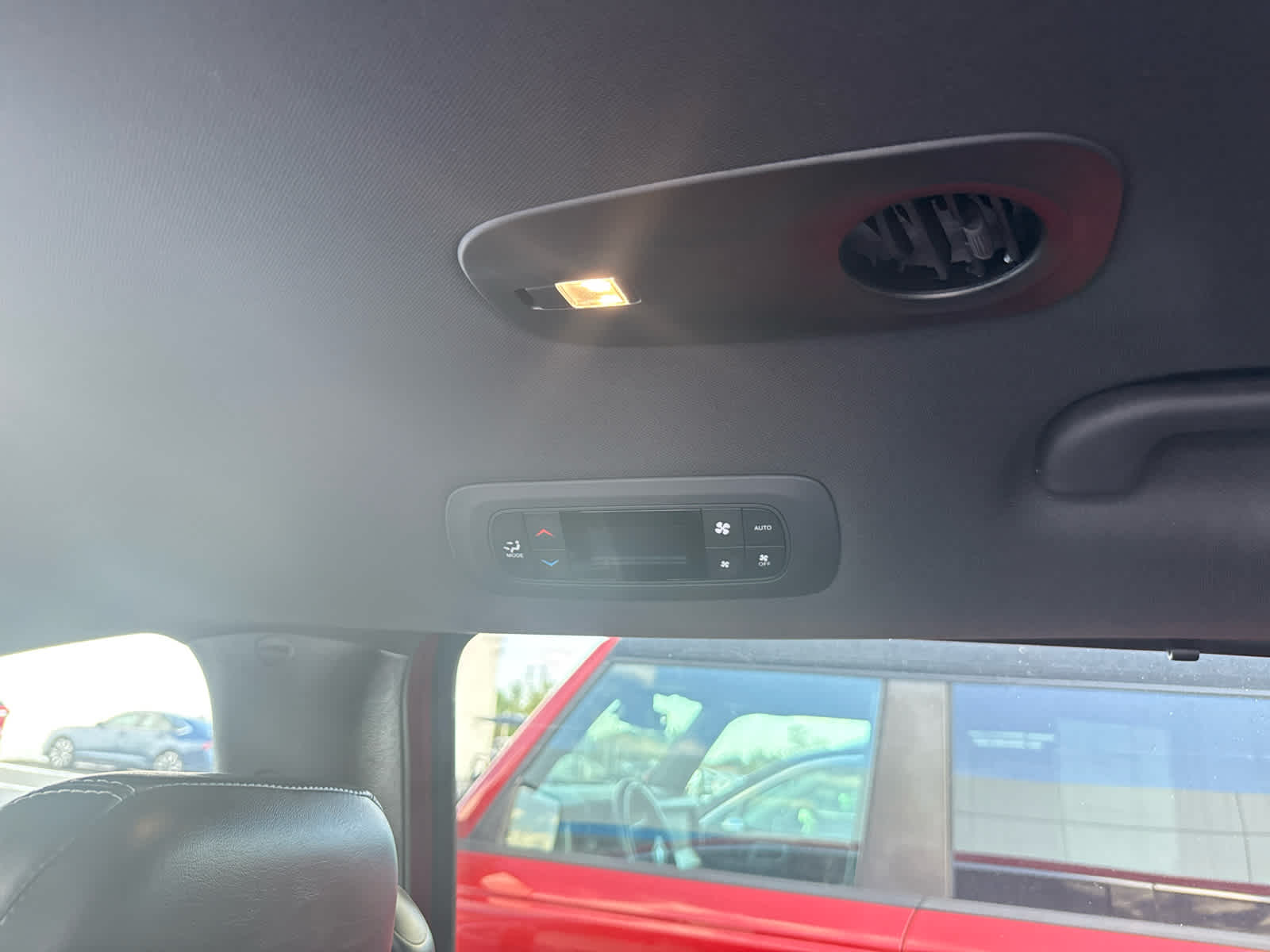 2025 Chrysler Pacifica Select - Photo 29