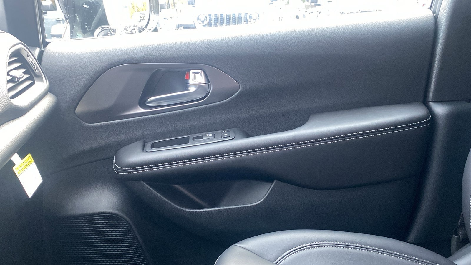 2026 Chrysler Pacifica Select - Photo 16