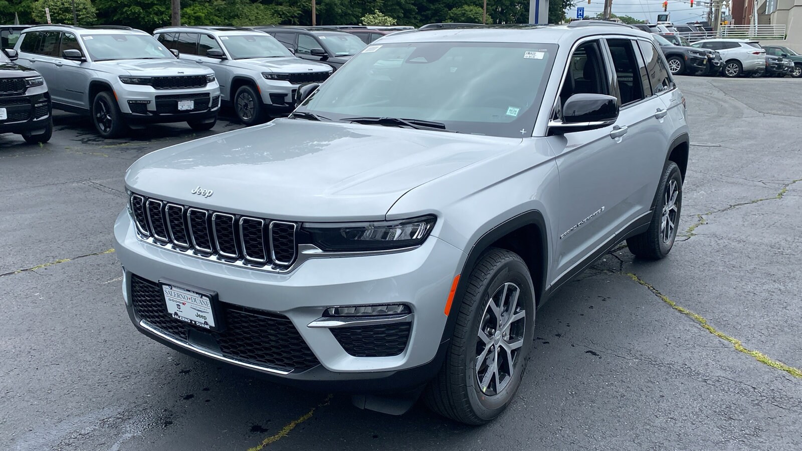 2025 Jeep Grand Cherokee Limited photo 3