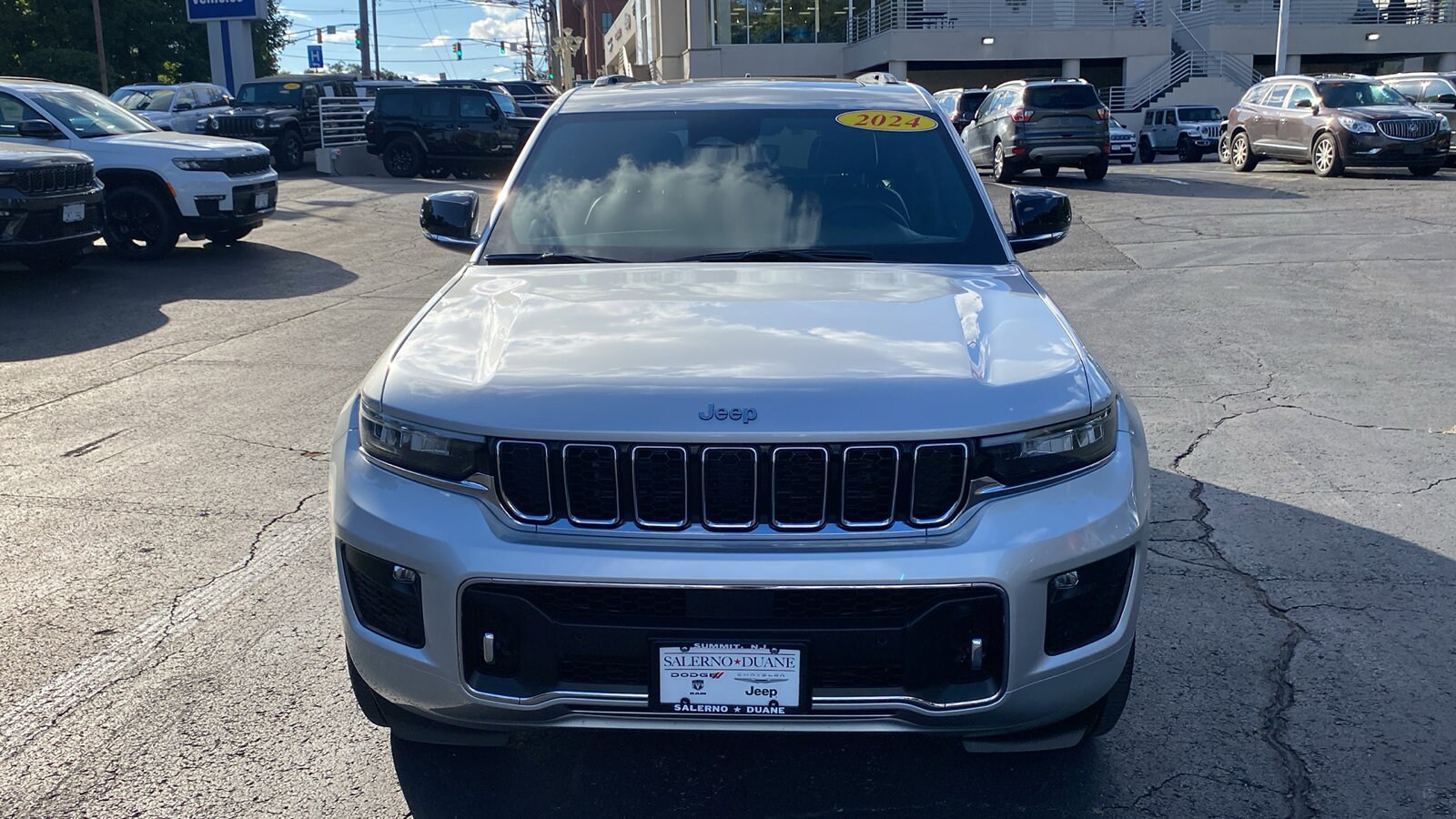 2024 Jeep Grand Cherokee Overland photo 2