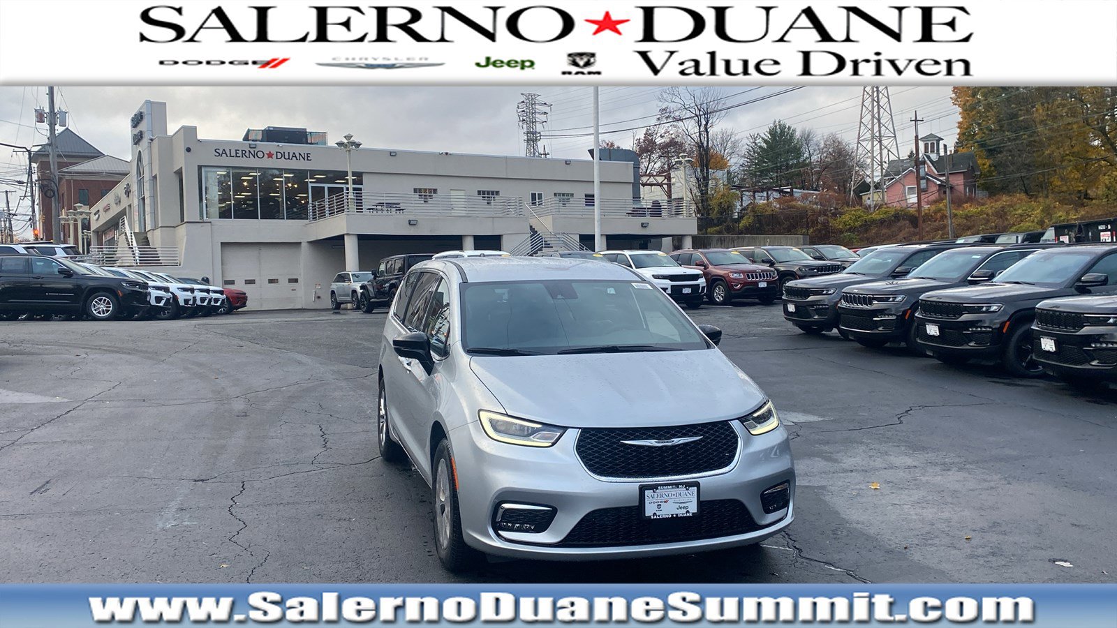 2026 Chrysler Pacifica Select's photo