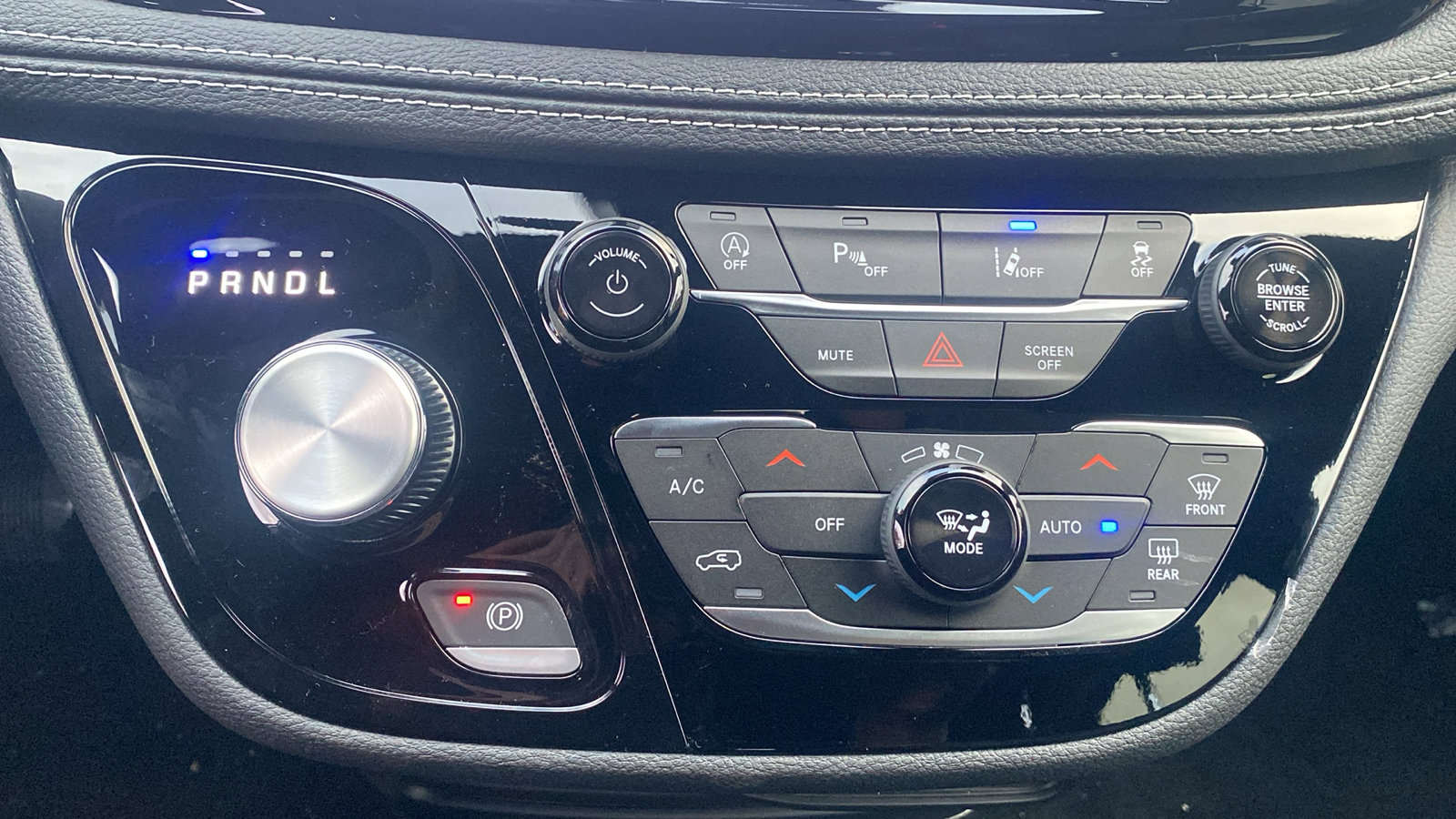 2026 Chrysler Pacifica Select - Photo 15