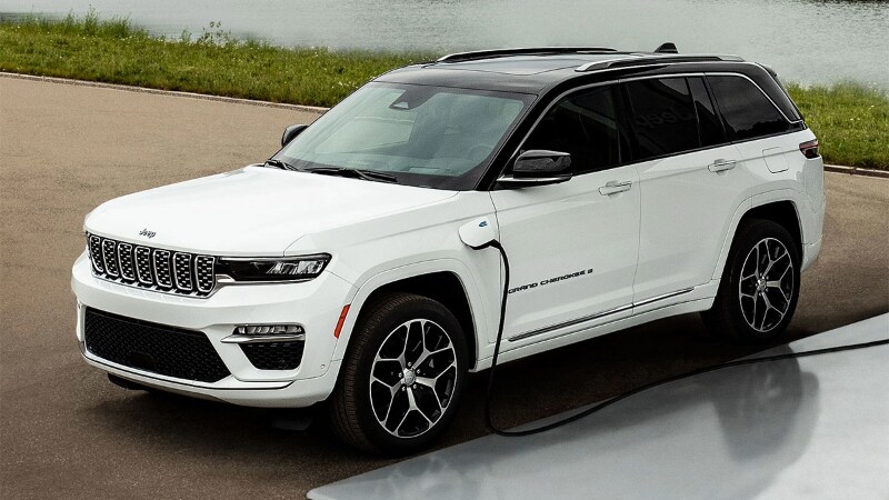 2024 Jeep Grand Cherokee 4xe plug-in hybrid charging station near Millburn NJ