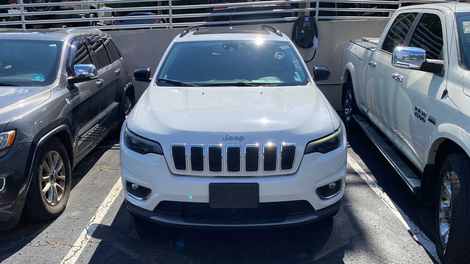 2022 Jeep Cherokee Limited photo 2