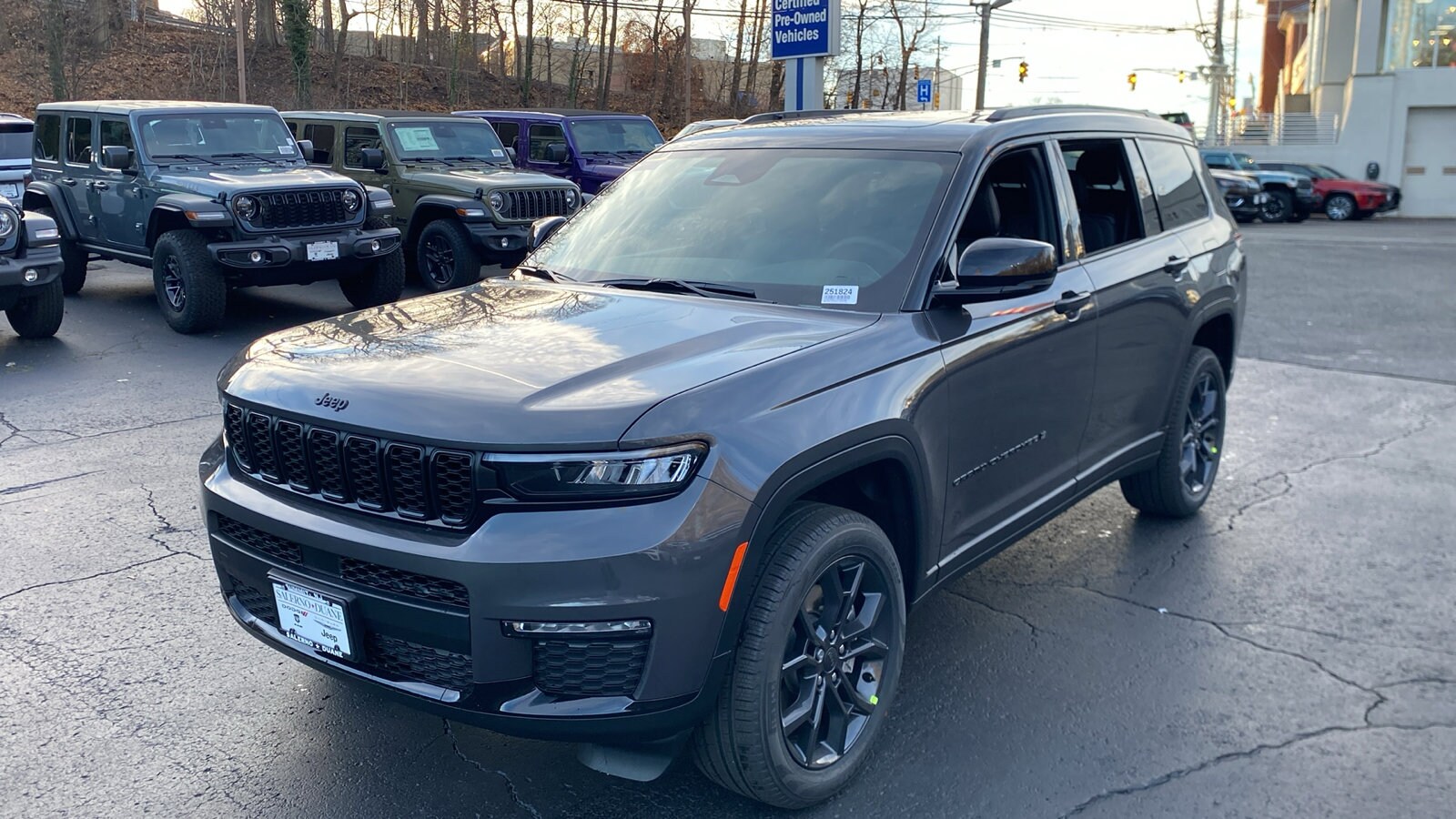 2025 Jeep Grand Cherokee Limited photo 2
