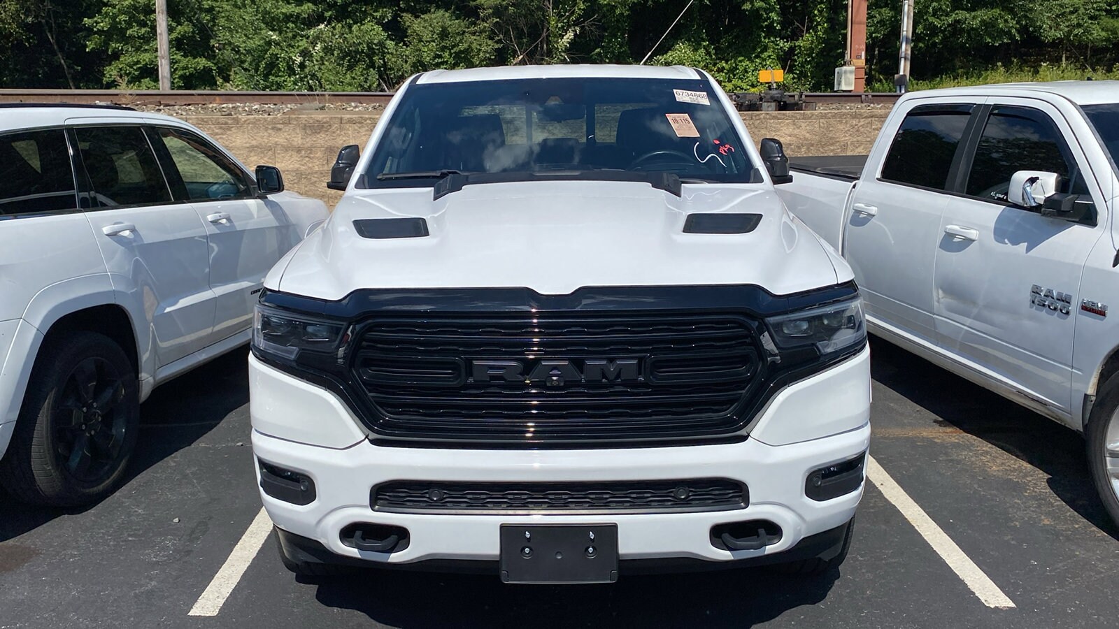 2023 Ram 1500 Limited photo 2