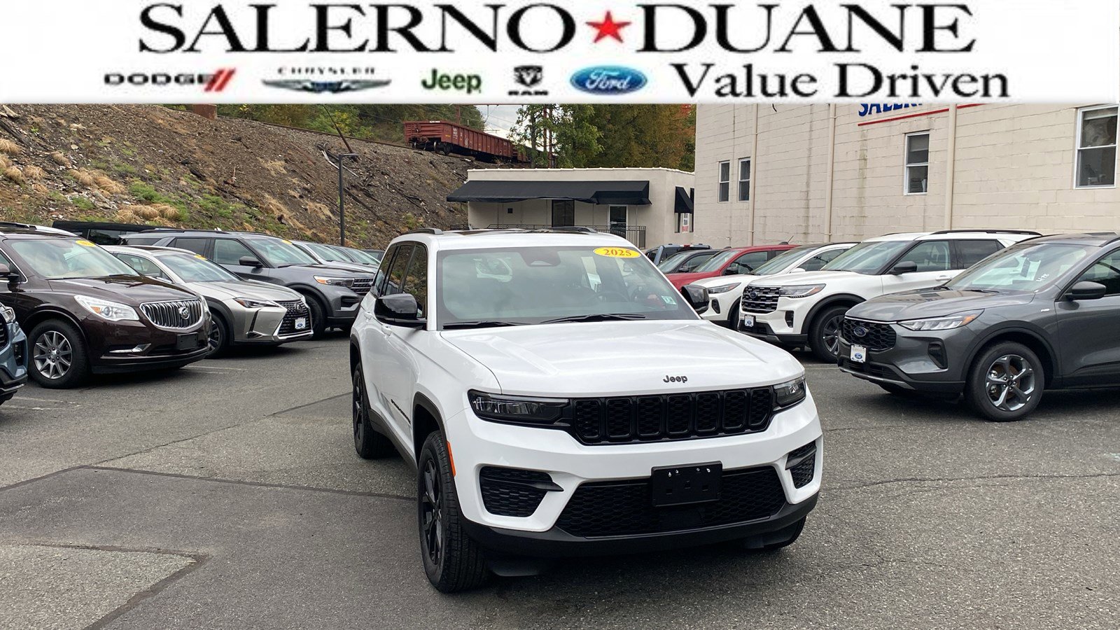 2025 Jeep Grand Cherokee Altitude's photo