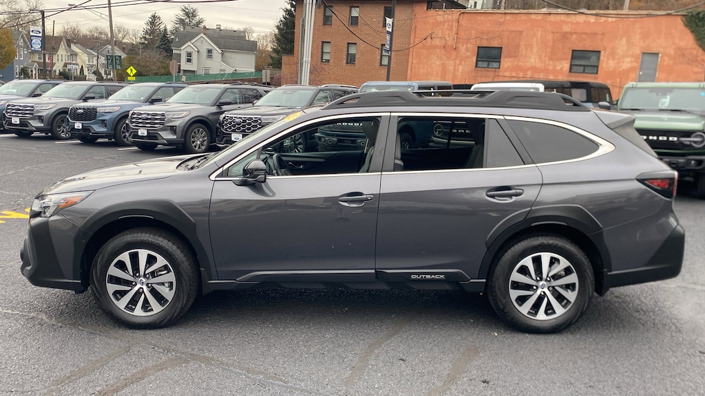 Used 2023 Subaru Outback Premium SUV