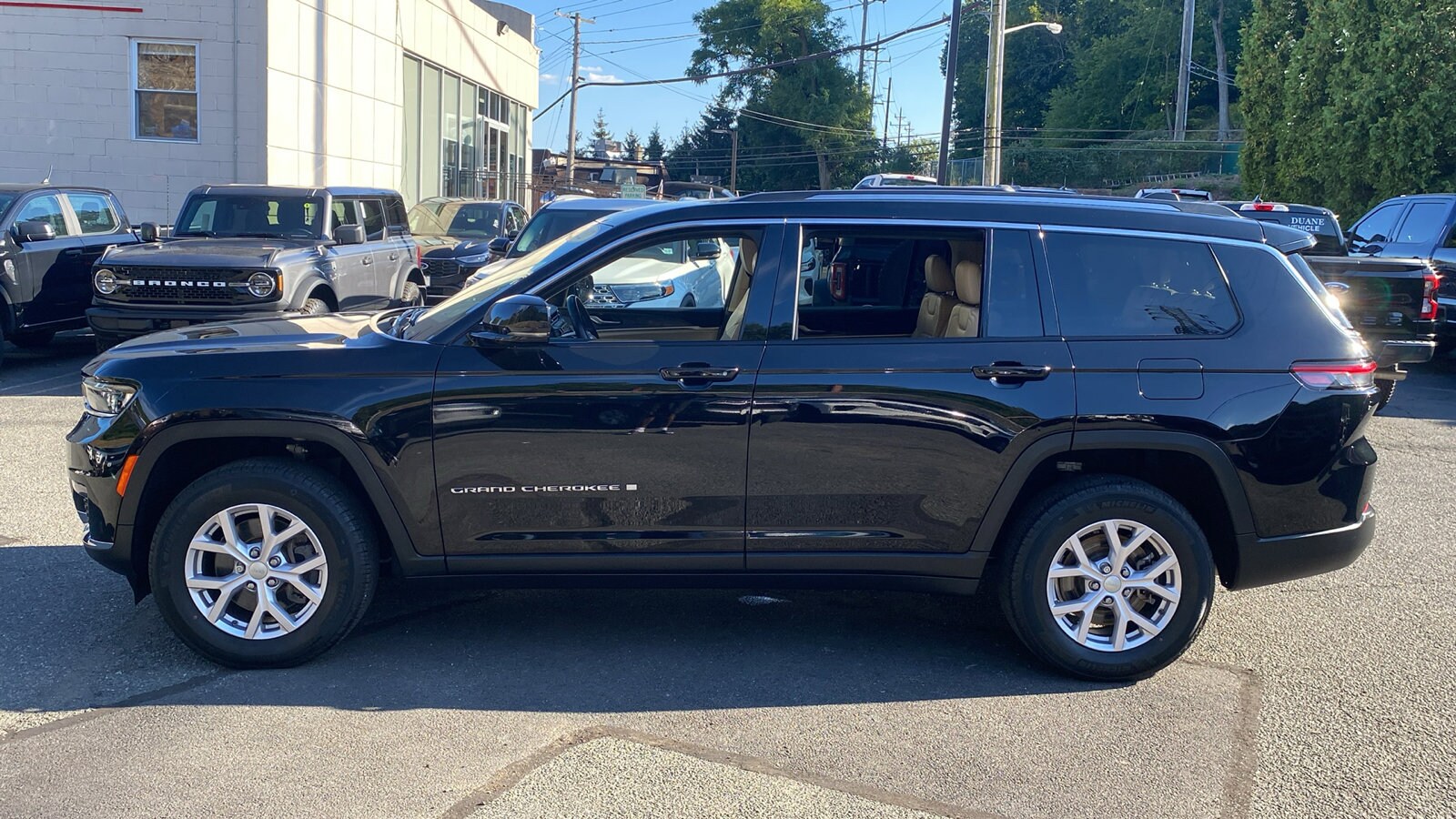 2022 Jeep Grand Cherokee Limited photo 3