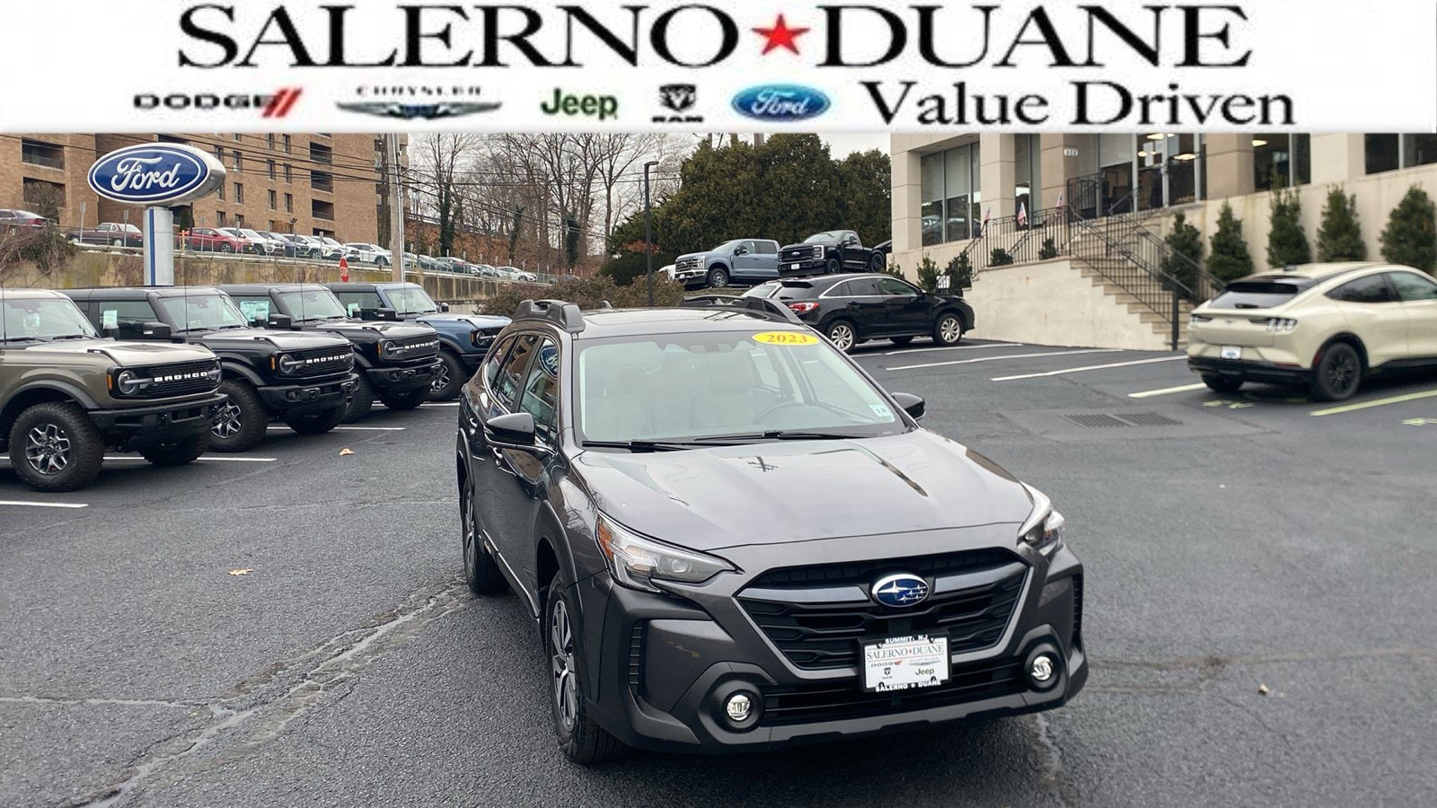 2023 Subaru Outback Premium's photo