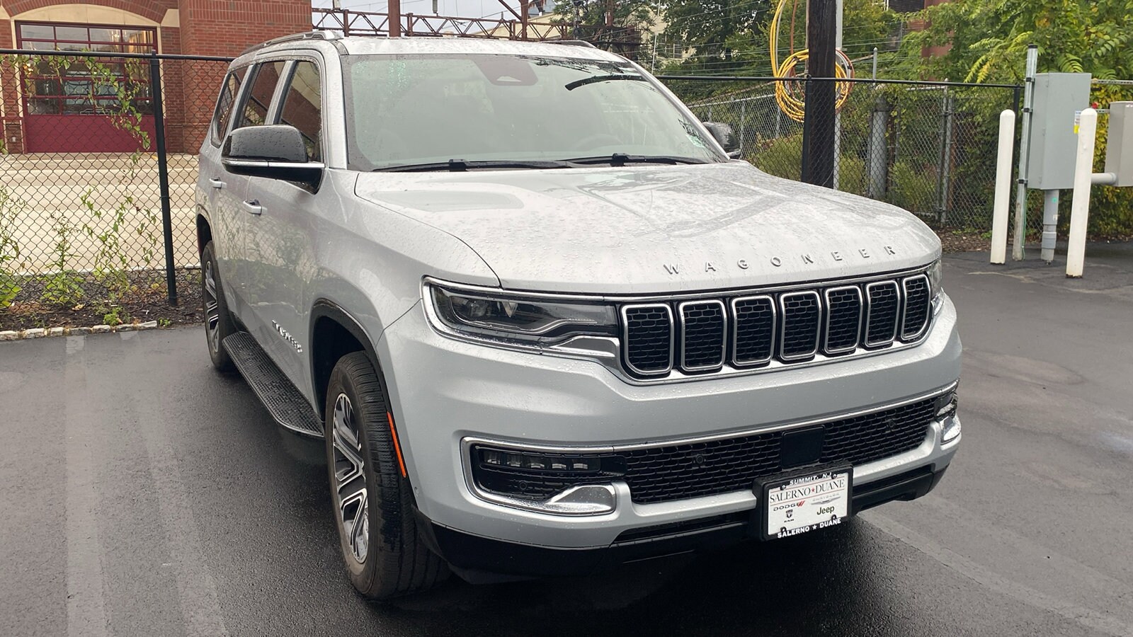 2025 Jeep Wagoneer Base photo 2