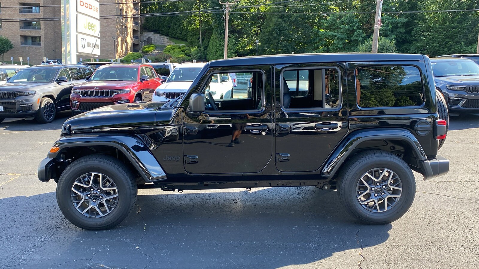 2025 Jeep Wrangler Sahara photo 2