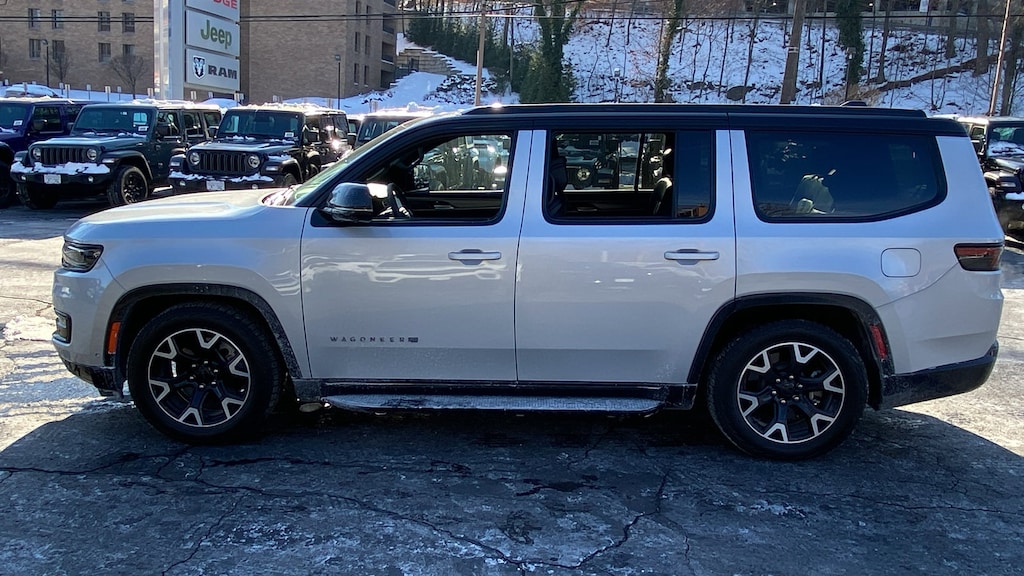 New 2025 Jeep Wagoneer OVERLAND 4X4 Sport Utility