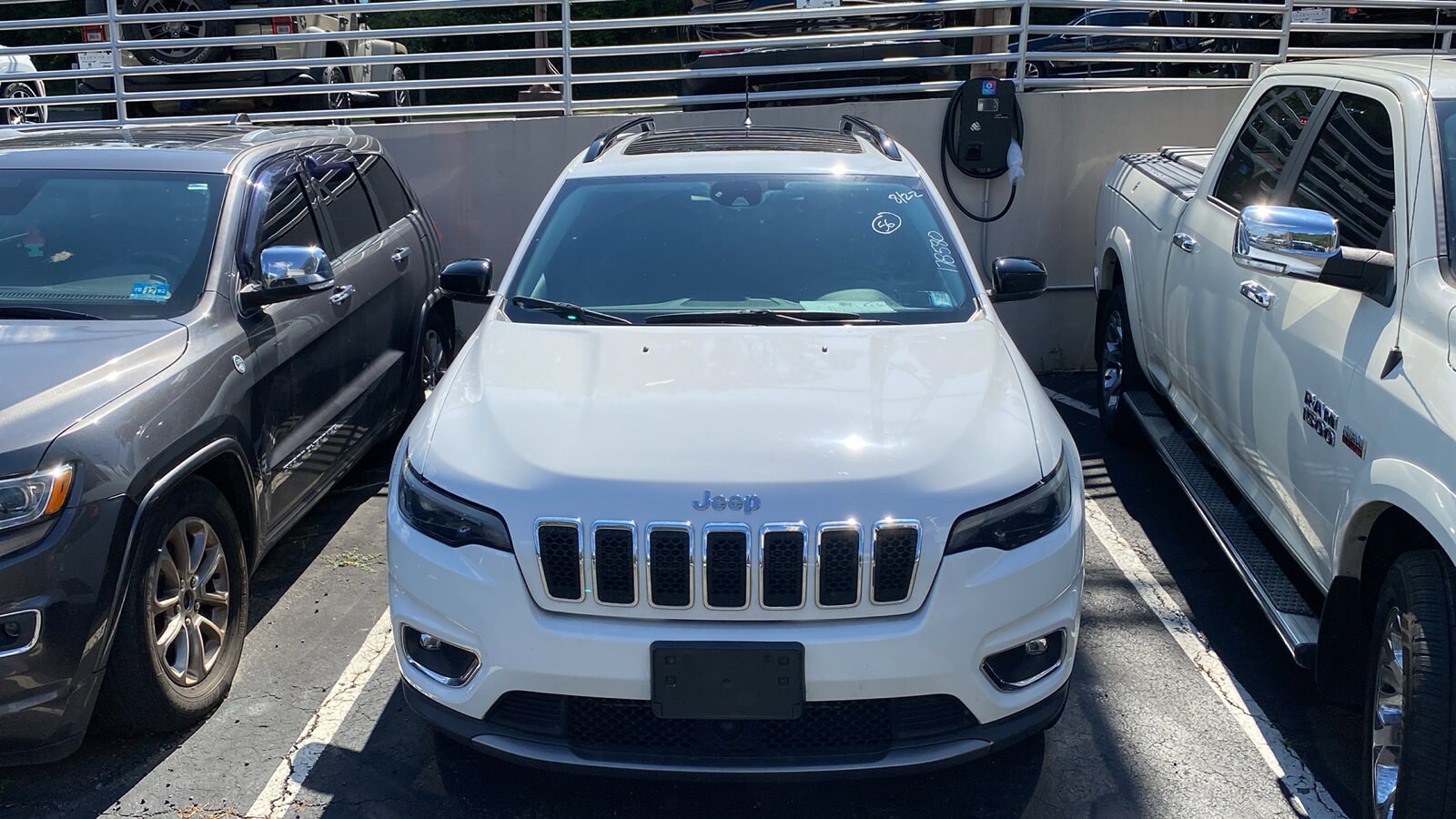 2022 Jeep Cherokee Limited photo 3