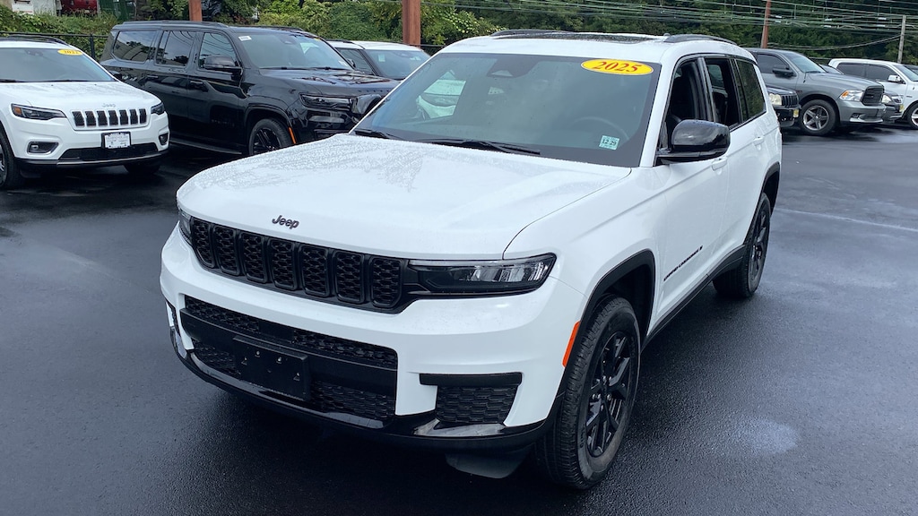 Used 2025 Jeep Grand Cherokee L Laredo SUV