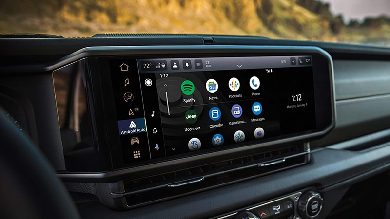 SDS-800x450-25-Wrangler-interior-tech.png
