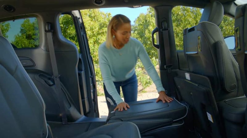 2025 Chrysler Pacifica Stow n Go Seating Feature