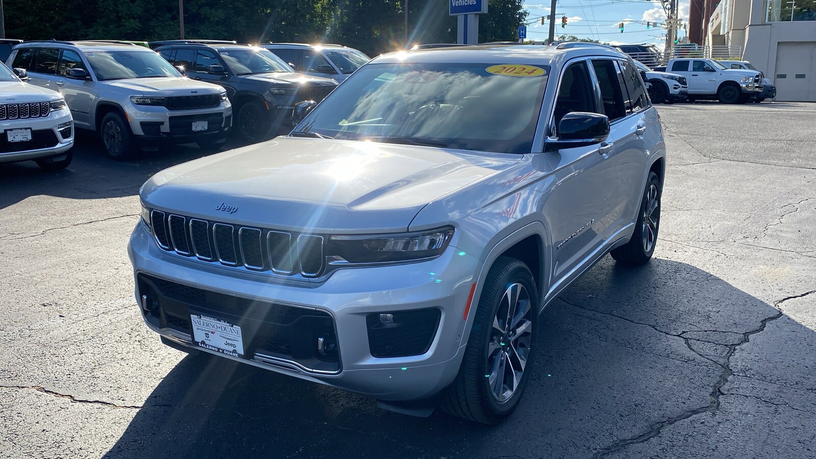 2024 Jeep Grand Cherokee Overland photo 3