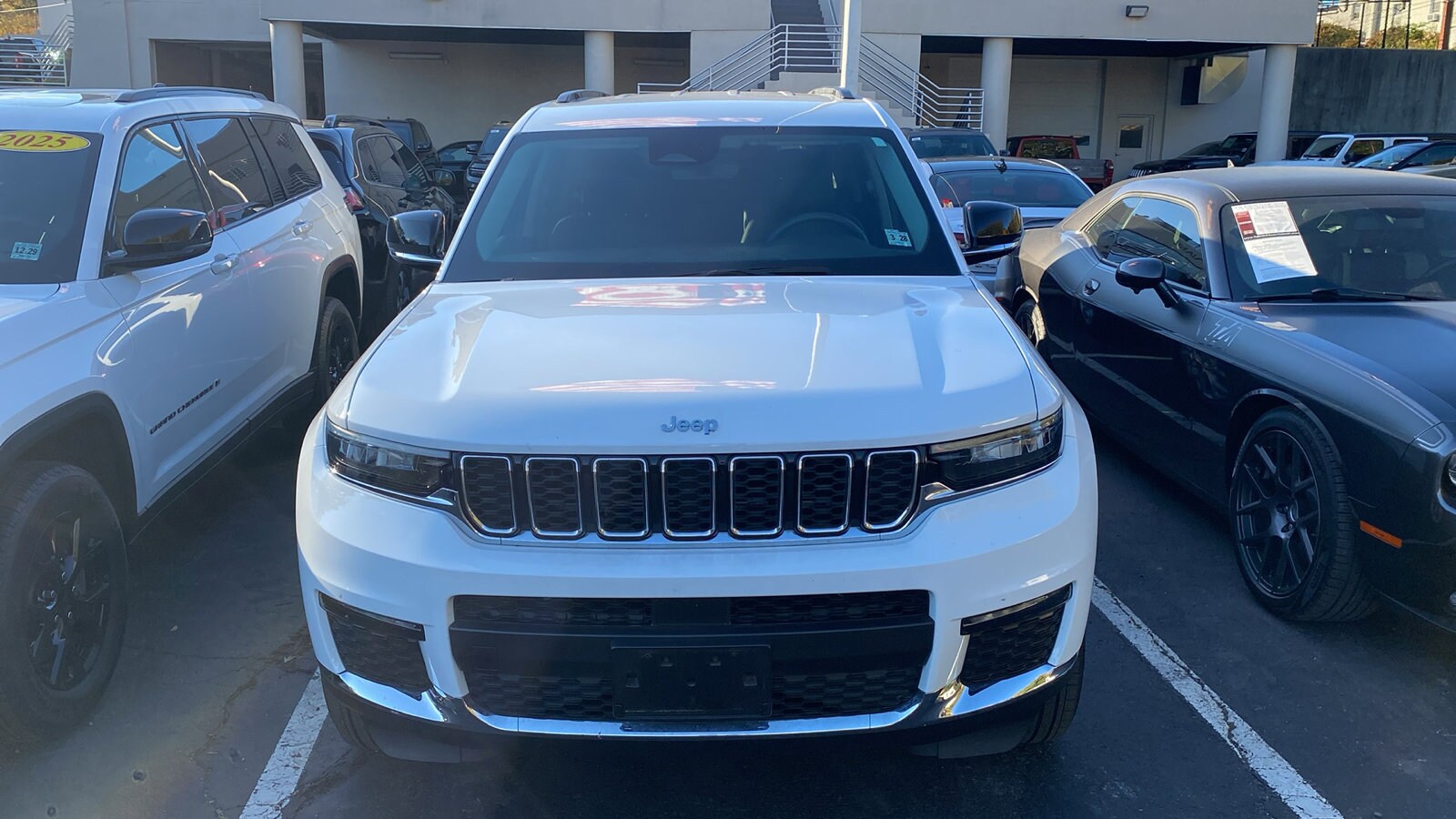 2023 Jeep Grand Cherokee Limited photo 3