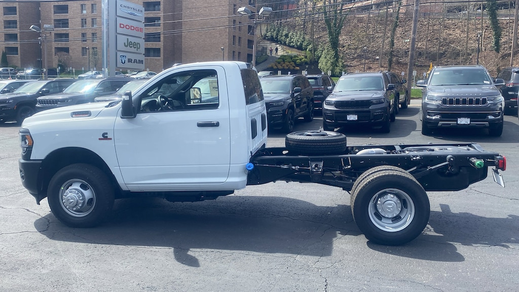 New 2024 Ram 3500 Chassis Cab 3500 TRADESMAN CHASSIS REGULAR CAB 4X4 60' CA Pickup