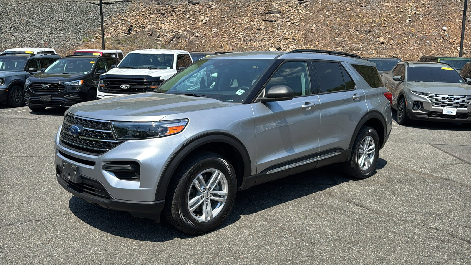 2023 Ford Explorer XLT 4WD's photo