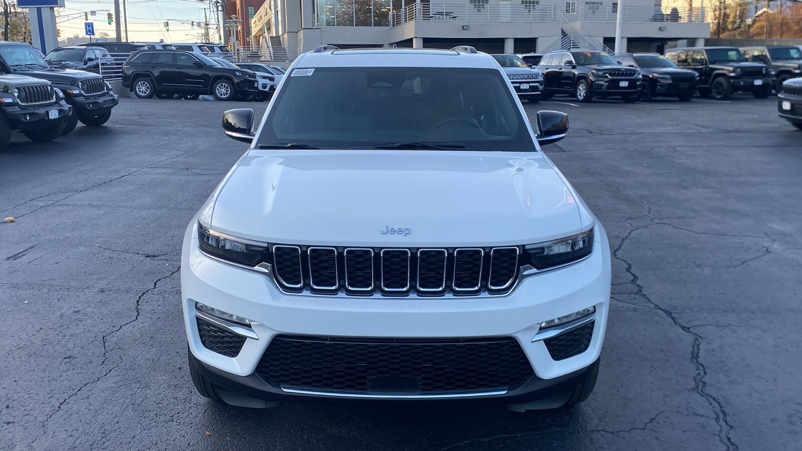 2025 Jeep Grand Cherokee Limited photo 2