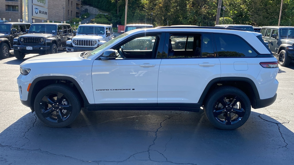 New 2025 Jeep Grand Cherokee ALTITUDE X 4X4 Sport Utility