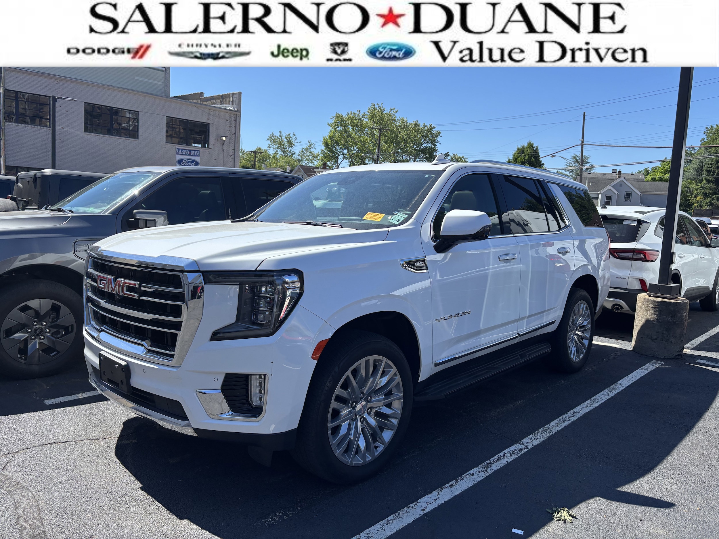 2024 GMC Yukon 4WD SLT's photo