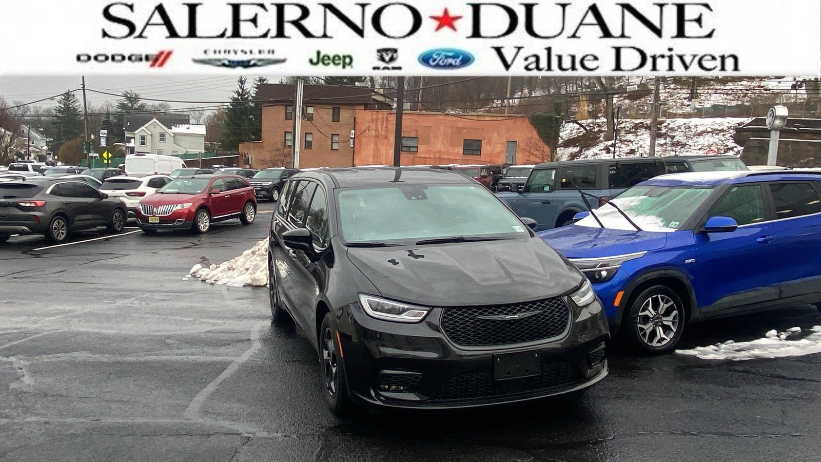 2022 Chrysler Pacifica Hybrid Touring L's photo