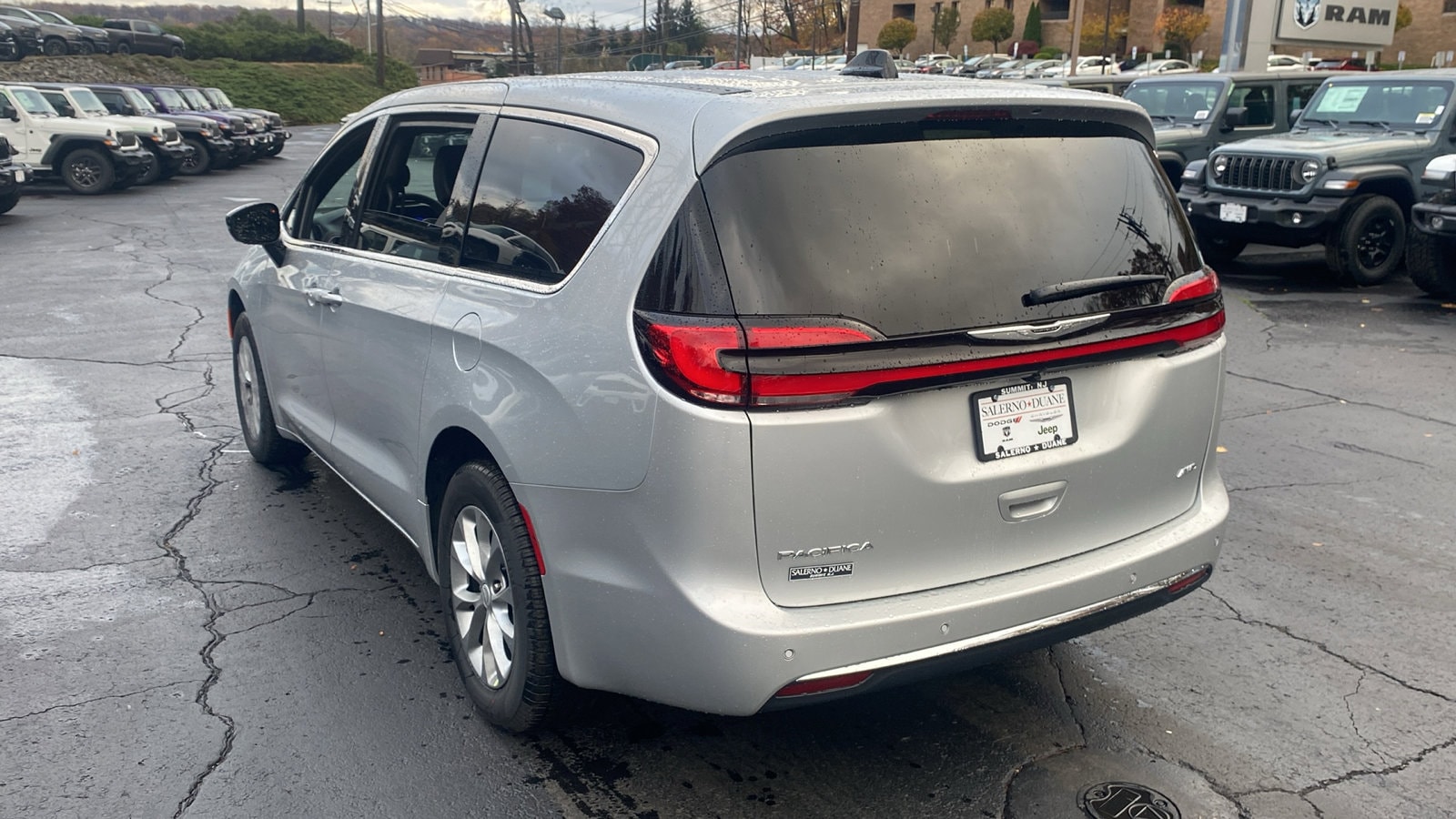 2026 Chrysler Pacifica Select - Photo 24