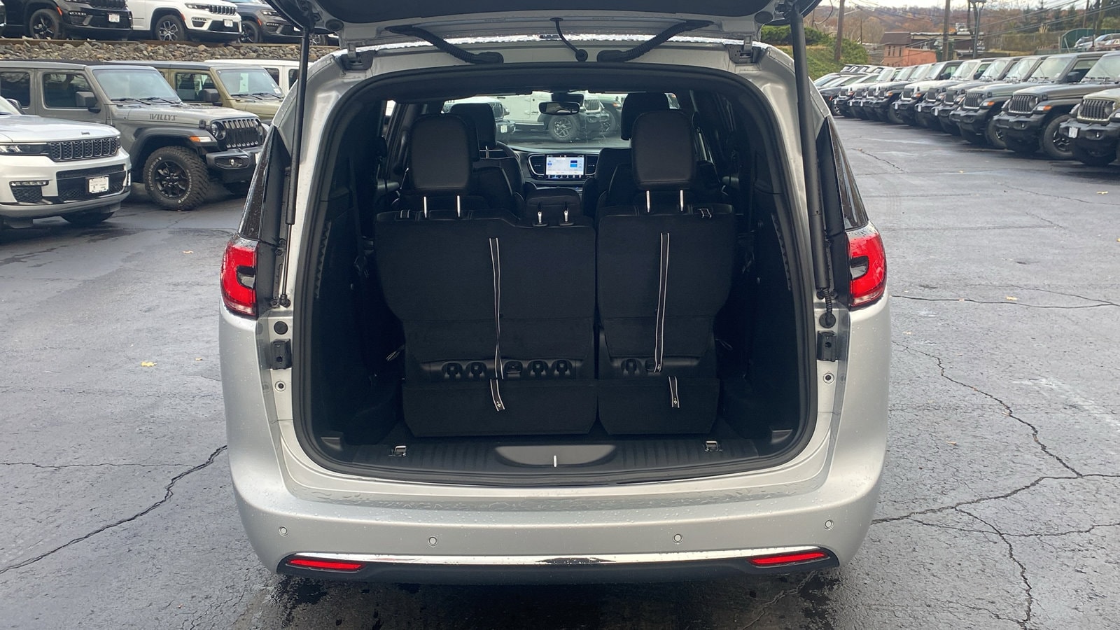 2026 Chrysler Pacifica Select - Photo 26