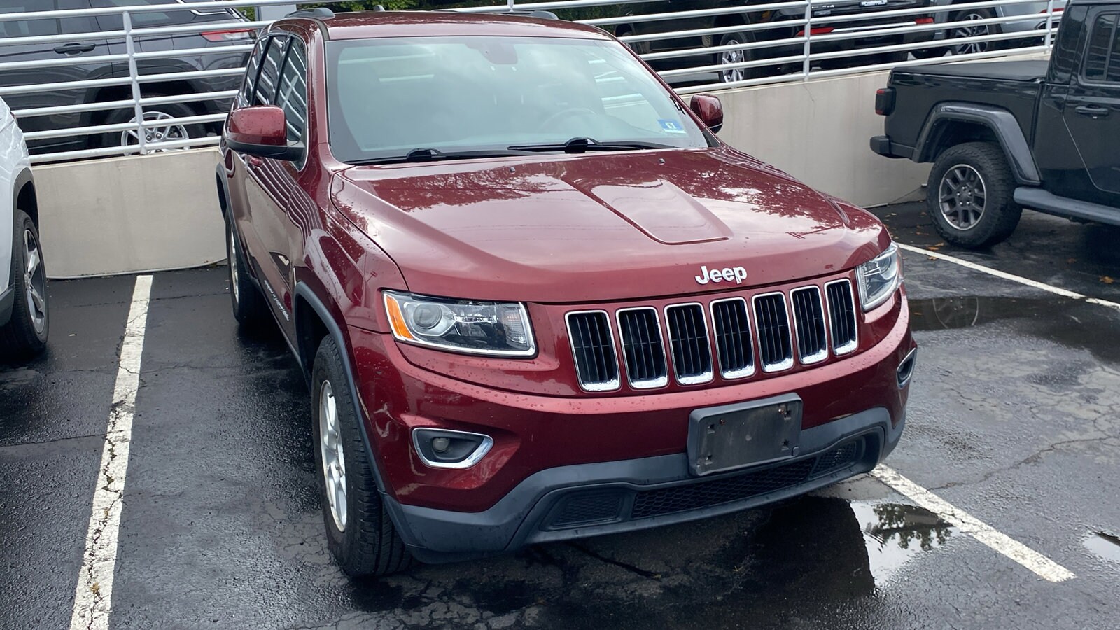 2016 Jeep Grand Cherokee Laredo photo 2
