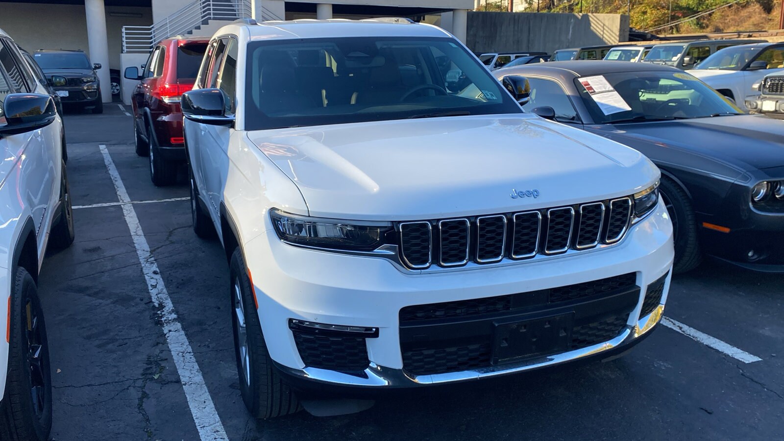 2023 Jeep Grand Cherokee Limited photo 2