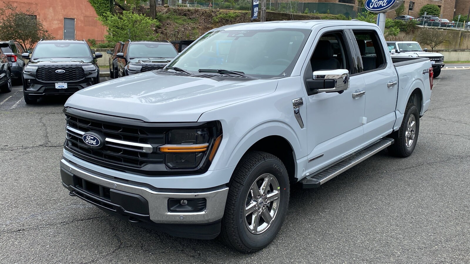 2025 Ford F-150 XLT photo 3