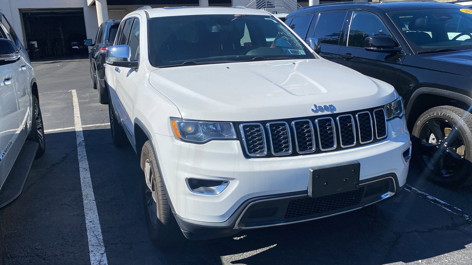 2019 Jeep Grand Cherokee Limited photo 2